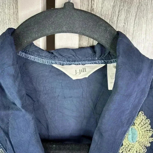 J Jill Top Medium Blouse Floral Embroidered Button Down Blue Color Sz M - Picture 2 of 9